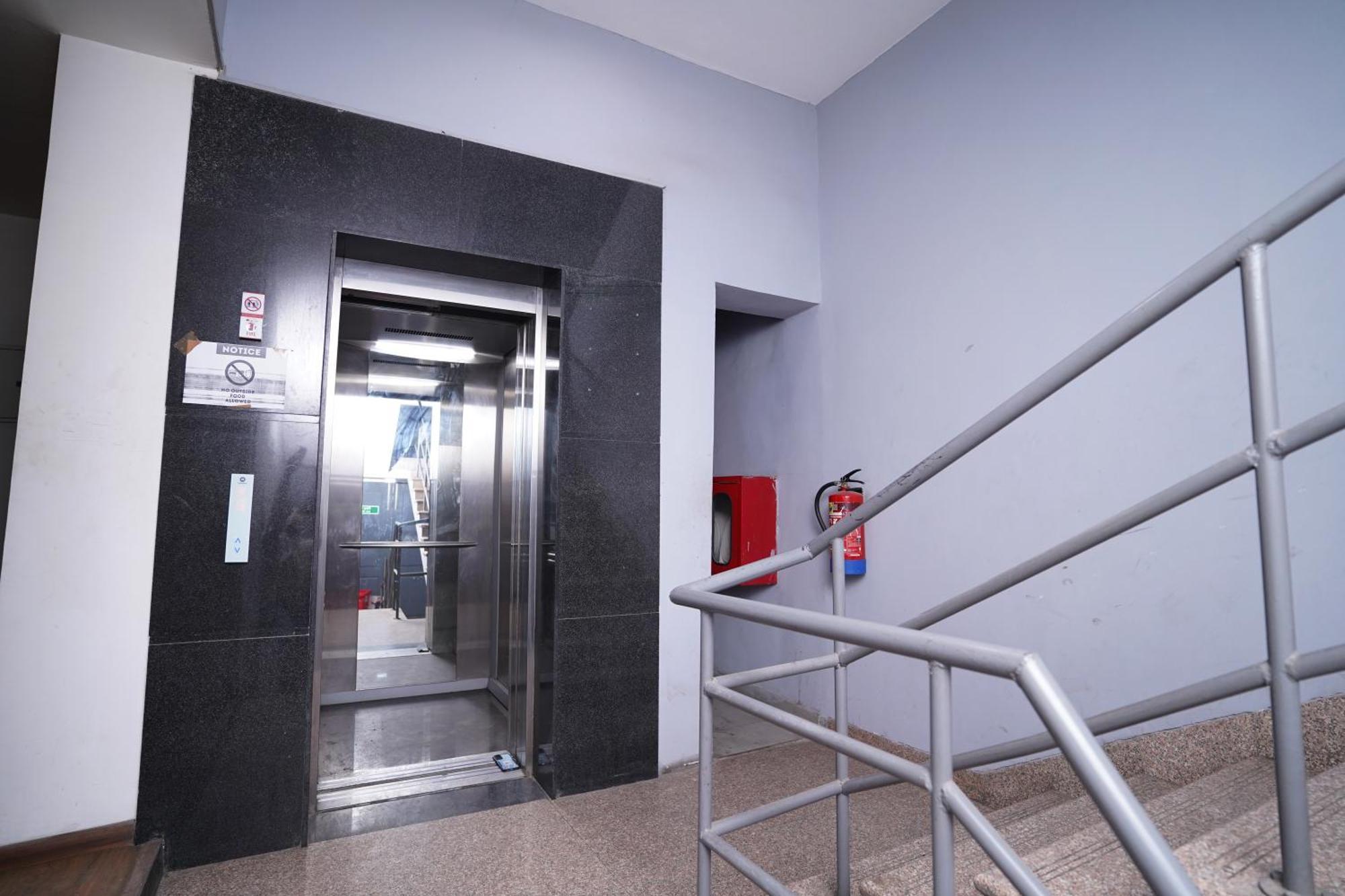 Hotel Mira Residency- Outer Ring Road, Paschim Vihar Delhi  Exterior photo