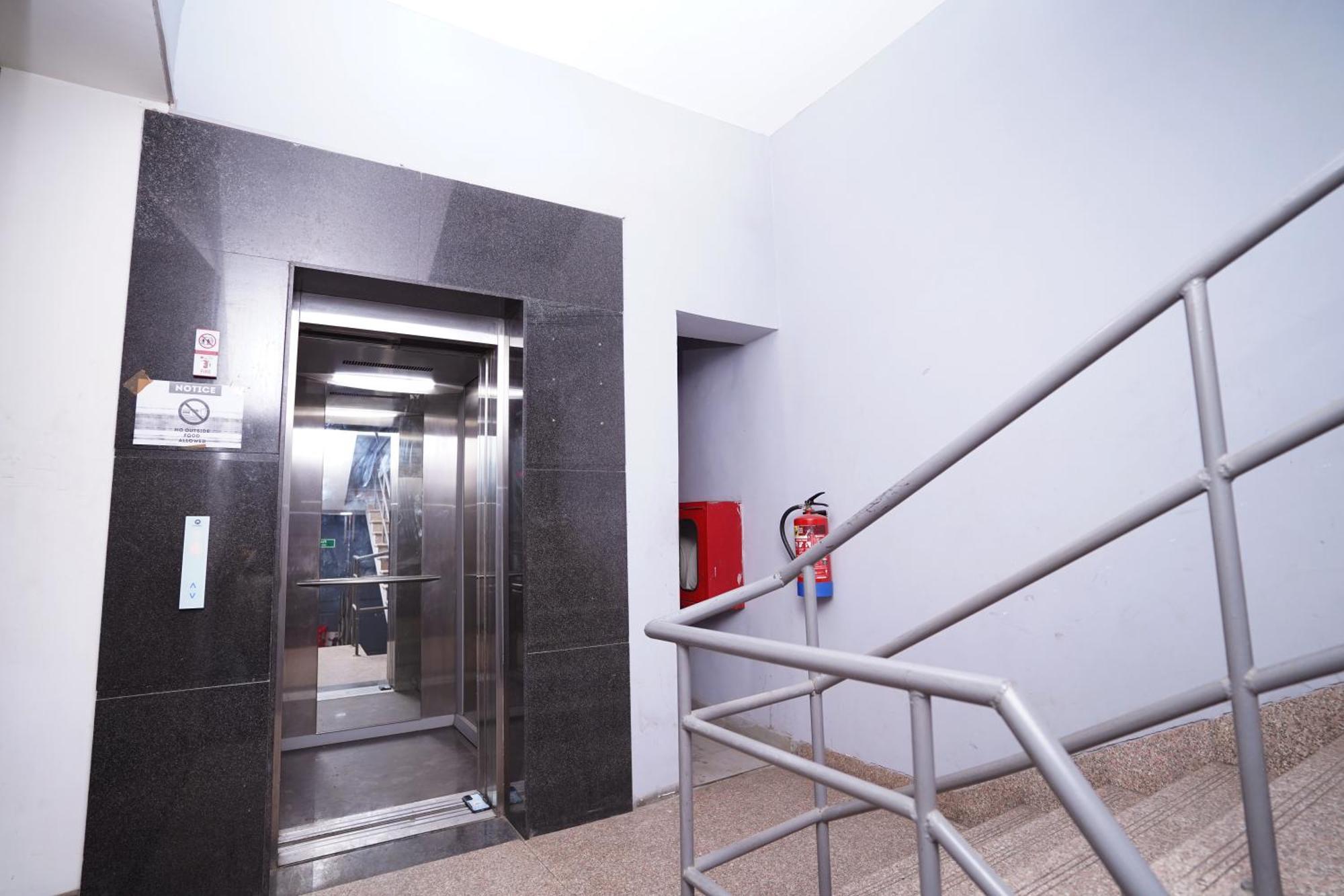 Hotel Mira Residency- Outer Ring Road, Paschim Vihar Delhi  Exterior photo