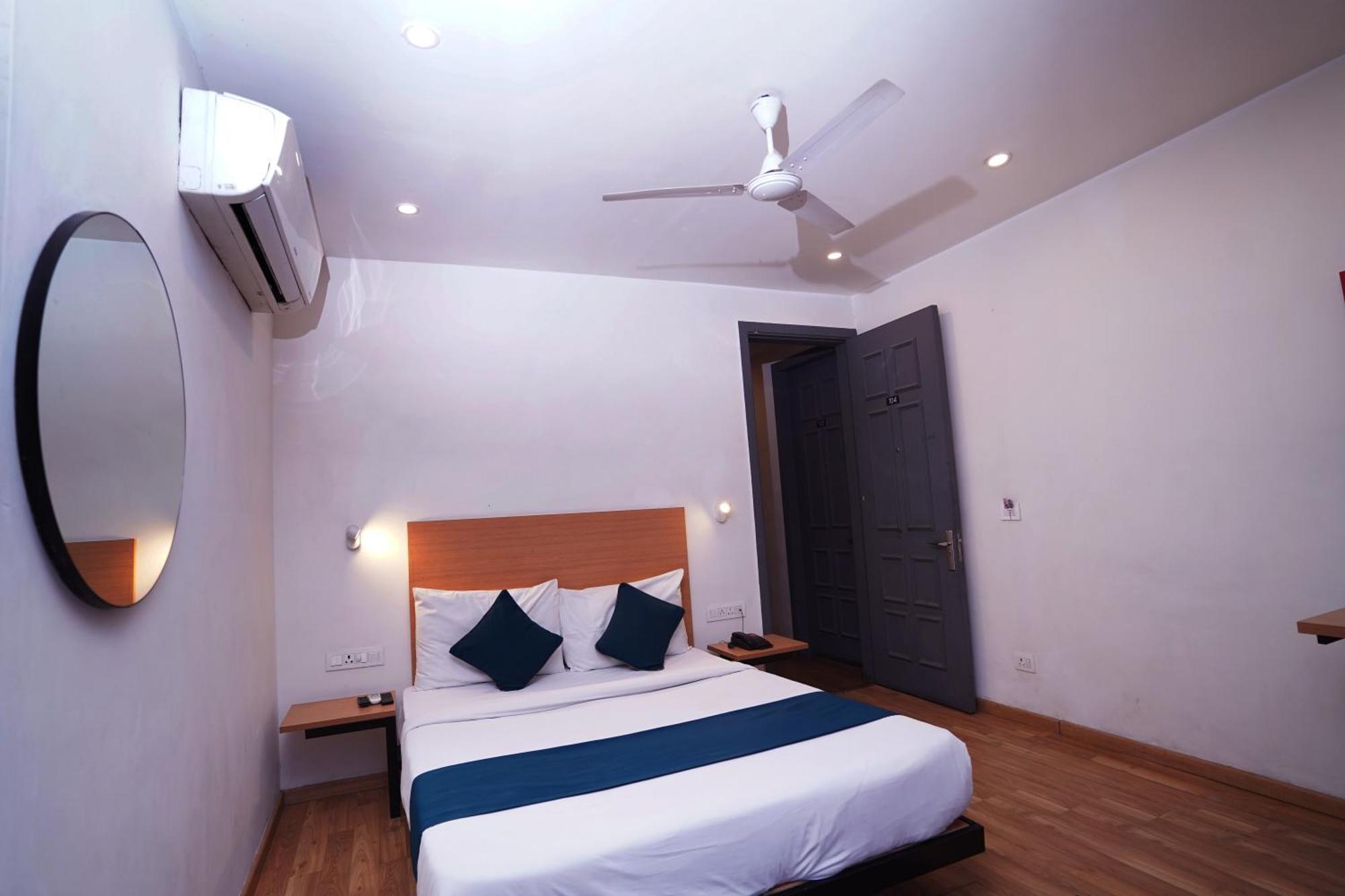 Hotel Mira Residency- Outer Ring Road, Paschim Vihar Delhi  Exterior photo