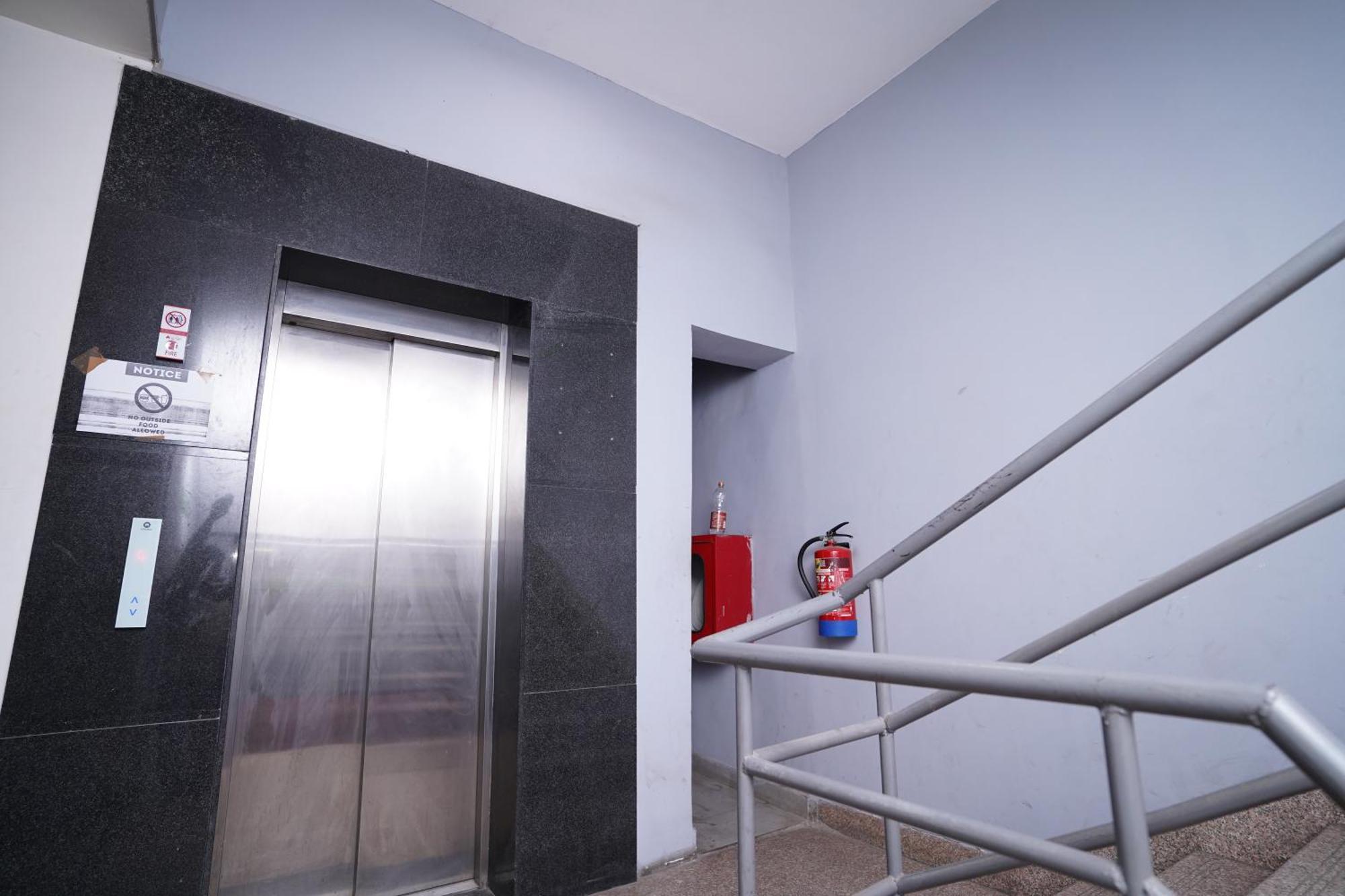 Hotel Mira Residency- Outer Ring Road, Paschim Vihar Delhi  Exterior photo